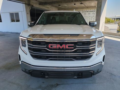 Used 2024 GMC Sierra 1500 SLT image 3