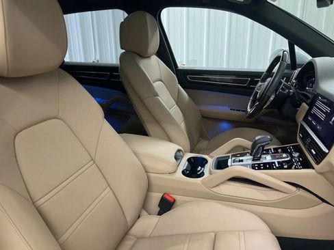 Used 2023 Porsche Cayenne Platinum Edition image 23