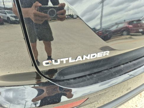 New 2026 Mitsubishi Outlander ES FWD image 30