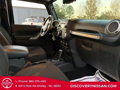 Used 2016 Jeep Wrangler Unlimited Sahara image 33