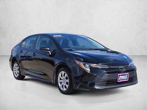 Used 2025 Toyota Corolla LE FWD image 3
