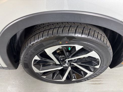 Used 2024 Mitsubishi Outlander SE image 11
