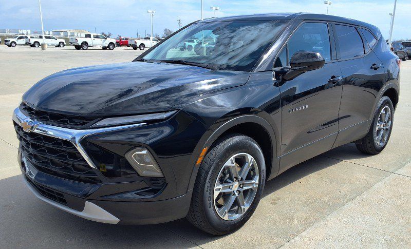 Used 2025 Chevrolet Blazer LT AWD/4WD image 4