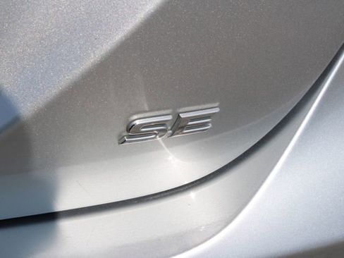 Used 2021 Toyota Camry SE image 9