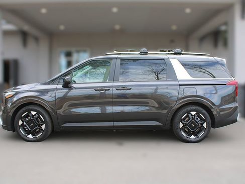 New 2026 Kia Carnival EX FWD image 6
