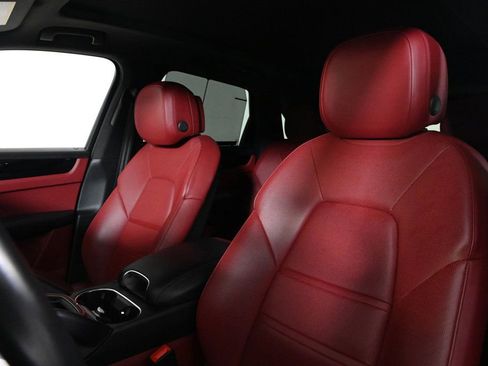 Certified 2022 Porsche Cayenne image 5