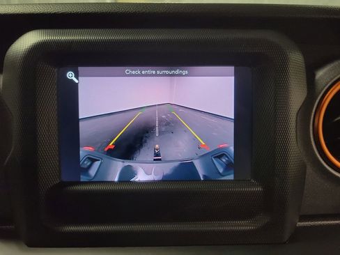 Used 2021 Jeep Gladiator Mojave w/ Cold Weather Group image 19