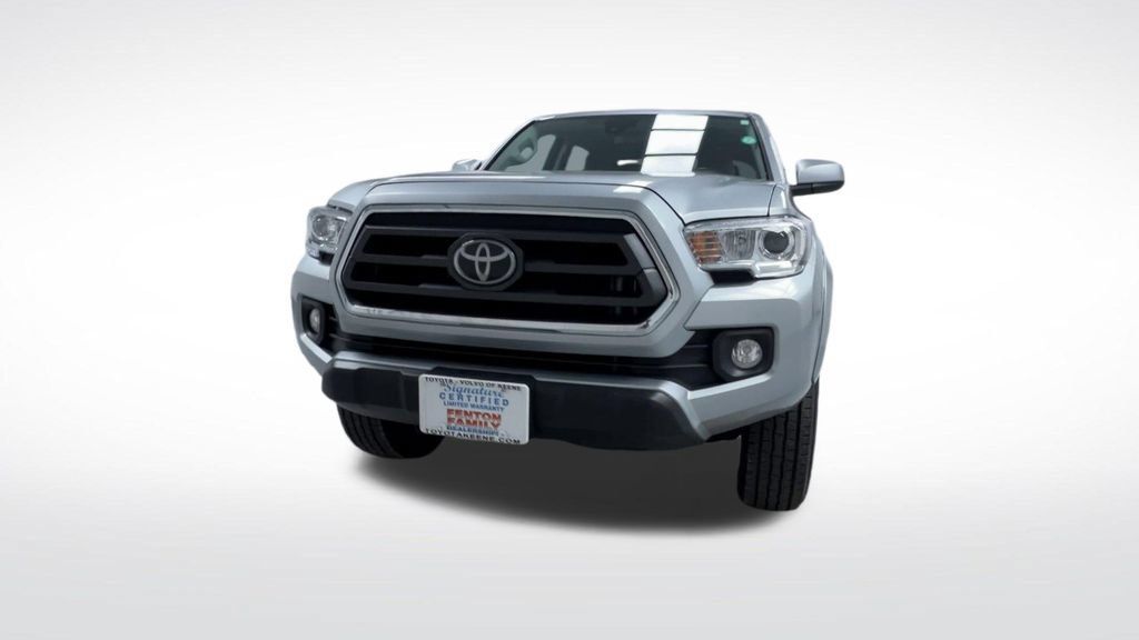 Used 2023 Toyota Tacoma SR5 AWD/4WD image 3