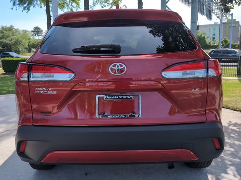 Certified 2022 Toyota Corolla Cross LE FWD image 9