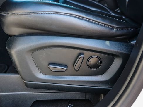 Used 2021 Ford Explorer XLT w/ Equipment Group 202A AWD/4WD image 22