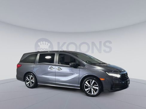 Used 2023 Honda Odyssey Touring image 2