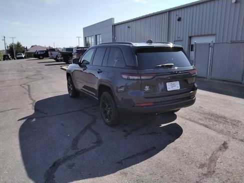 New 2025 Jeep Grand Cherokee Altitude w/ Trailer Tow Package image 10