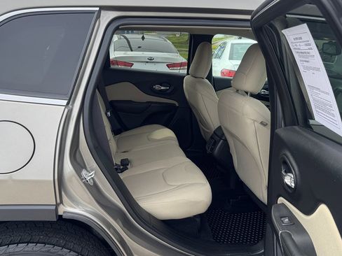Used 2017 Jeep Cherokee Latitude w/ Safety/Convenience Group image 24