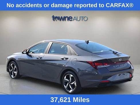 Used 2023 Hyundai Elantra SEL w/ Convenience Package FWD image 3