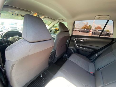 Used 2020 Toyota RAV4 XLE FWD image 23