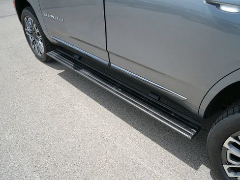 Used 2024 GMC Yukon Denali Ultimate AWD/4WD image 9