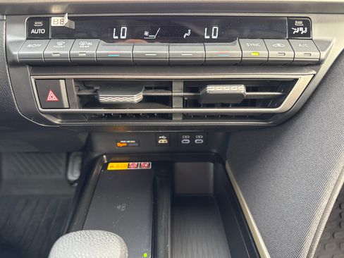 Certified 2025 Toyota Camry LE FWD image 27