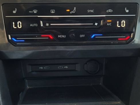 Used 2023 Volkswagen Tiguan SE w/ Panoramic Sunroof Package FWD image 17