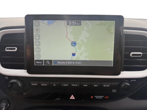 Used 2023 Hyundai Venue Limited image 22