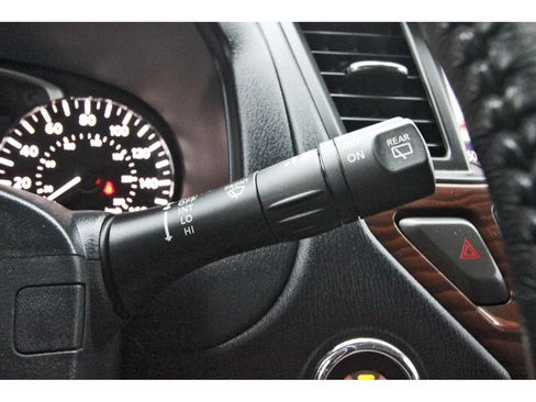 Used 2020 Nissan Pathfinder Platinum FWD image 21