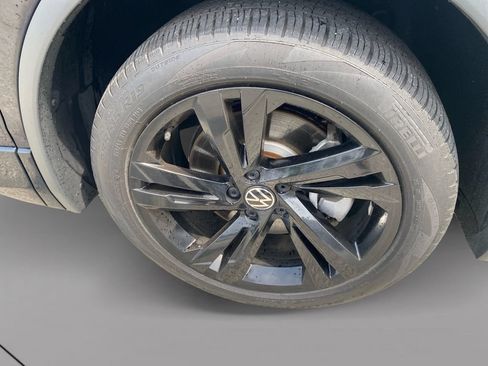 Used 2024 Volkswagen Tiguan SE R-Line AWD/4WD image 9
