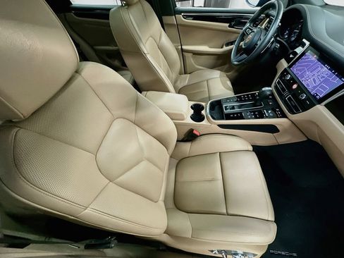 Certified 2026 Porsche Macan AWD/4WD image 29