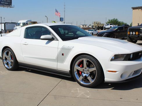 Used 2010 Ford Mustang GT RWD image 36