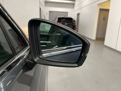 Used 2019 Volkswagen Tiguan SE w/ Panoramic Sunroof Package AWD/4WD image 12