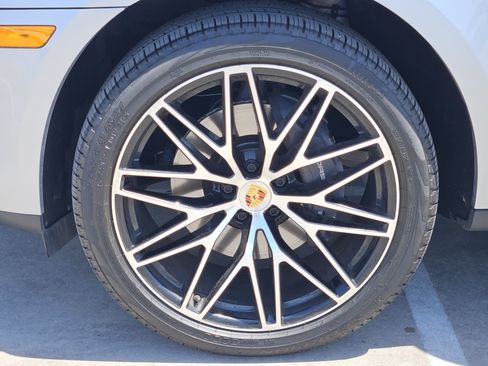 Certified 2026 Porsche Macan Turbo AWD/4WD image 14