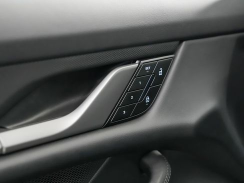 Used 2025 Porsche Taycan image 23