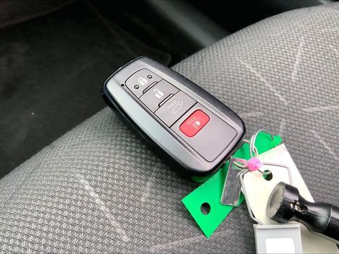 Used 2024 Toyota RAV4 XLE w/ Convenience Package image 15