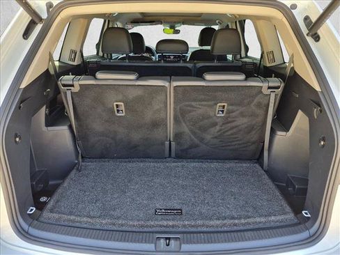 Used 2023 Volkswagen Atlas SEL R-Line AWD/4WD image 4
