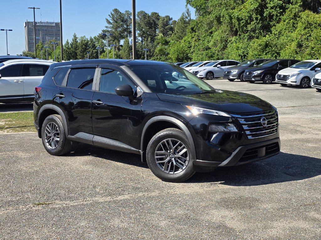 Used 2024 Nissan Rogue S FWD image 2