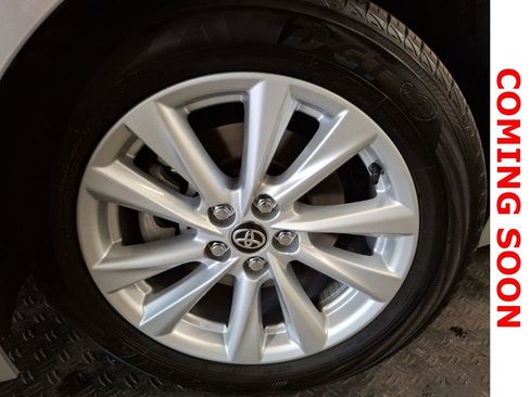 Used 2024 Toyota Corolla SE image 3