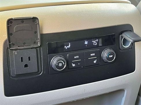 Used 2018 GMC Yukon Denali image 13