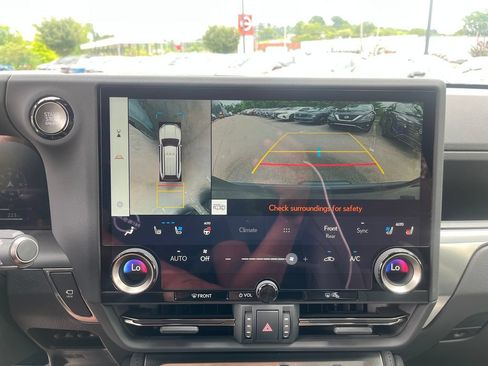 Used 2026 Lexus GX 550 w/ Accessory Package (2T) AWD/4WD image 17