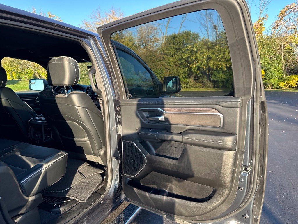 Used 2025 RAM 1500 Laramie w/ Sport Appearance Package AWD/4WD image 17