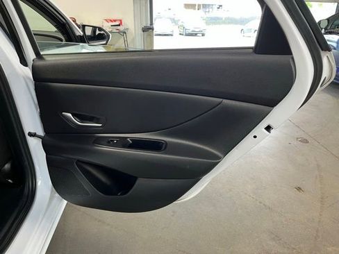 Used 2024 Hyundai Elantra SEL FWD image 15