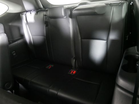 Used 2021 Toyota Highlander XLE image 33