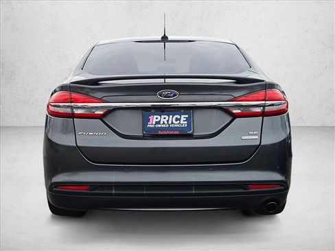 Used 2017 Ford Fusion SE w/ Equipment Group 201A image 7