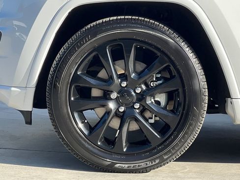 Used 2022 Jeep Grand Cherokee Laredo X RWD image 26