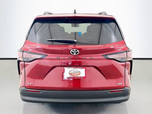 New 2026 Toyota Sienna XLE FWD image 5
