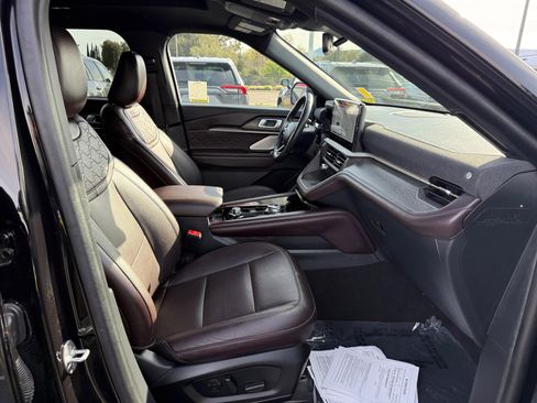 Certified 2025 Ford Explorer Platinum w/ LUX Leather Package image 20