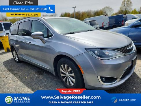 Used 2017 Chrysler Pacifica Touring-L FWD image 5