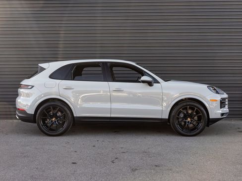 Certified 2026 Porsche Cayenne AWD/4WD image 8