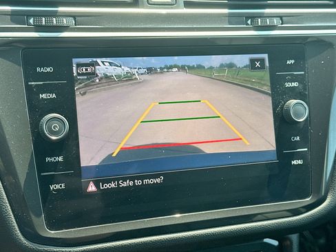 Used 2024 Volkswagen Tiguan SE image 17