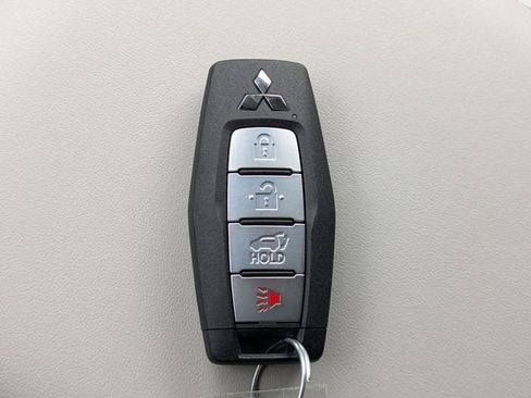 New 2026 Mitsubishi Outlander SE image 34
