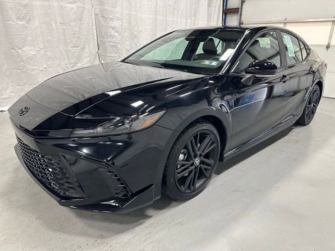 Used 2026 Toyota Camry Hybrid FWD image 3