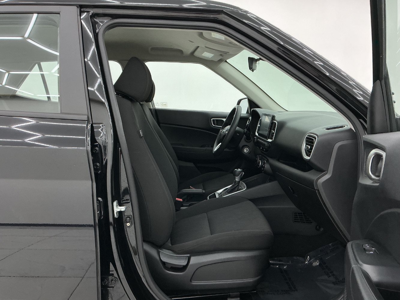 Used 2021 Hyundai Venue SE FWD image 15