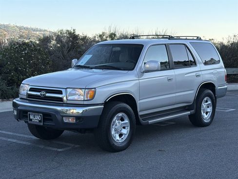 Used 2000 Toyota 4Runner SR5 image 2